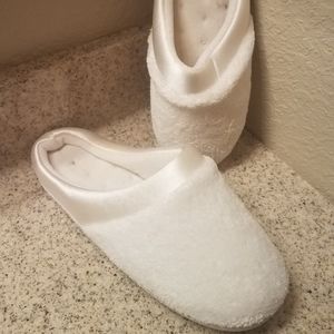 Isotoner secret sole white slippers